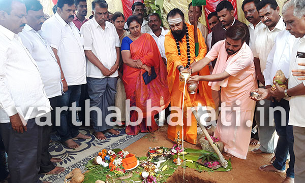 ಕಡೂರು ಜನರಿಂದ ಬರಪರಿಸ್ಥಿತಿ ಮಧ್ಯೆ ದಸರಾ ದರ್ಬಾರ್ ಸಂತಸ ತಂದಿದೆ: ಸ್ವಾಮೀಜಿ